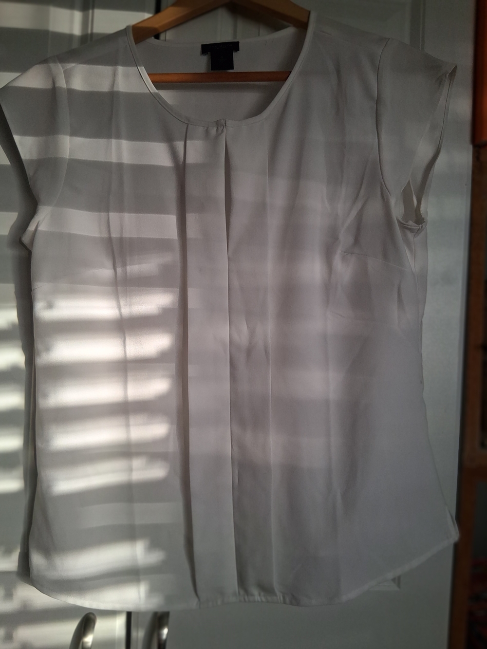 Ann Taylor Factory White Cap Sleeve Pleated Front Blouse